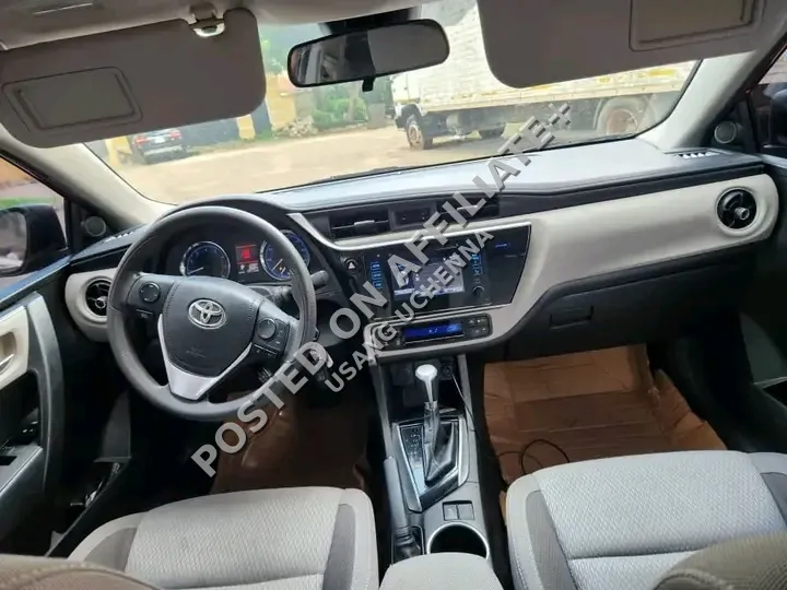 2018 Toyota Corolla LE. 3